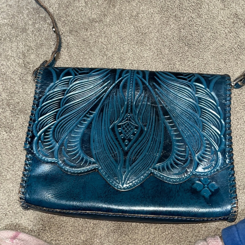Beautiful Patricia Nash hand bag. Gently used. Really pretty deep blue color.